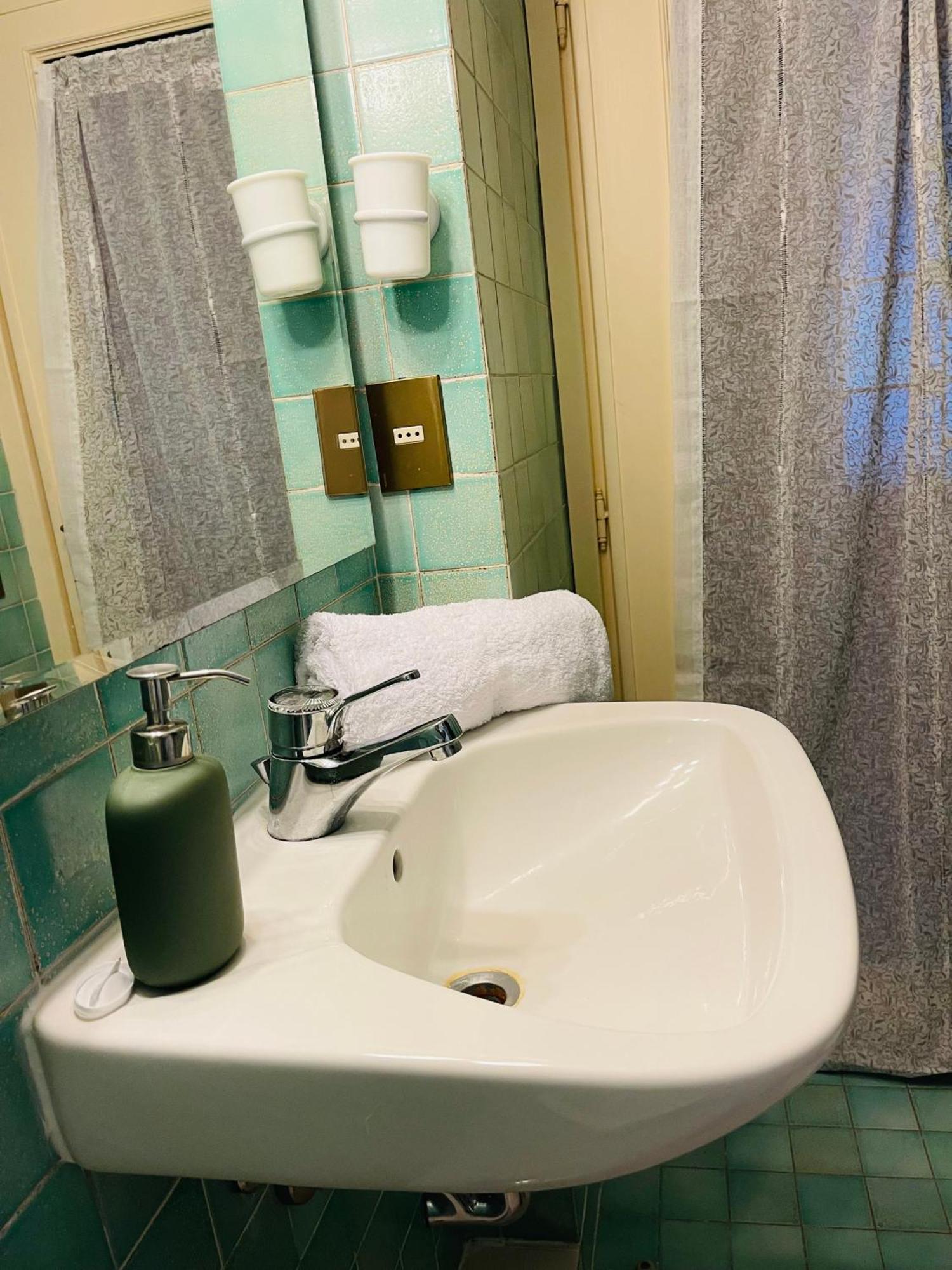 Holiday Colosseum Rome Bed & Breakfast Exterior photo